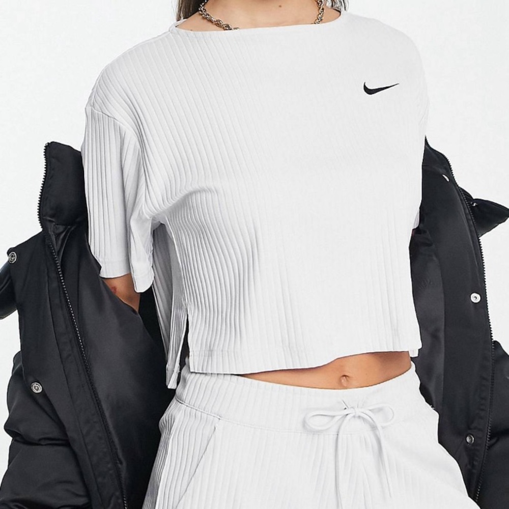 Nike Ribbed Crop Top
